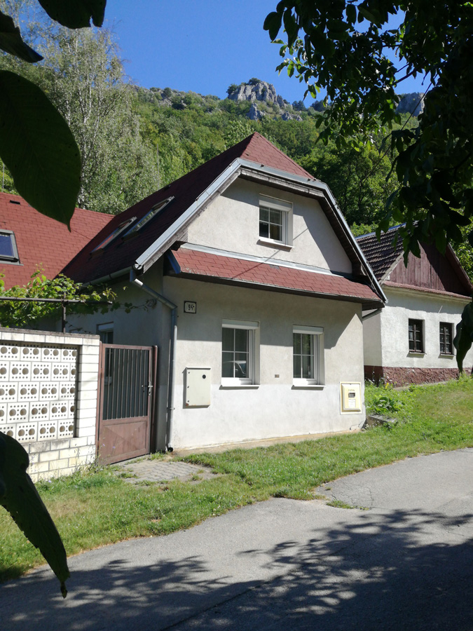 Veľmi sa tešil prestavbe mikulášskeho domčeka a s radosťou posvätil jeho novostavbu, v ktorej mal aj „svoju“ izbu s kúpeľňou.